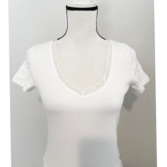 NWOT Hollister California White Lace Trim Ribbed Short Sleeve Top Size M - Picture 2 of 5